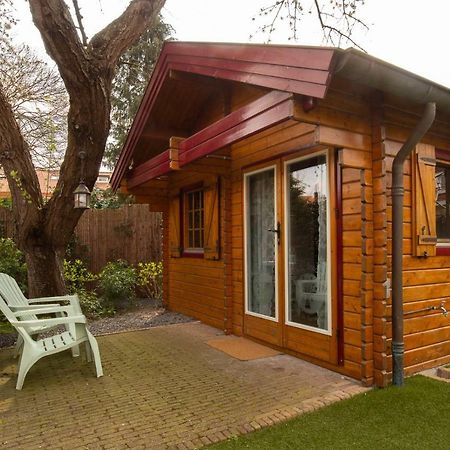 ヒルフェルスム Onder De Kersenboom Bed & Breakfast エクステリア 写真